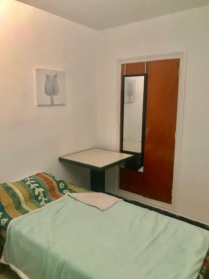 Habitaciones Compartidas En Un Apartamento Салоу Екстериор снимка
